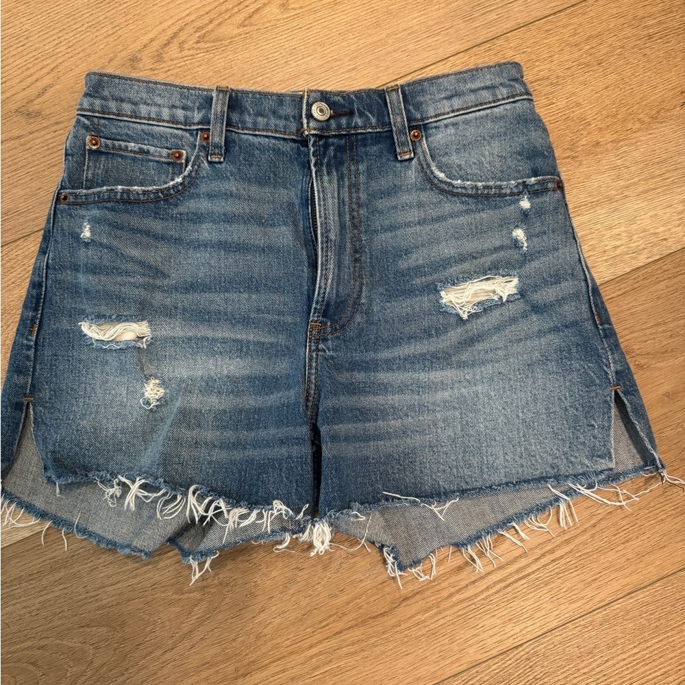 Abercrombie & Fitch High Rise 4 Inch Shorts size 28